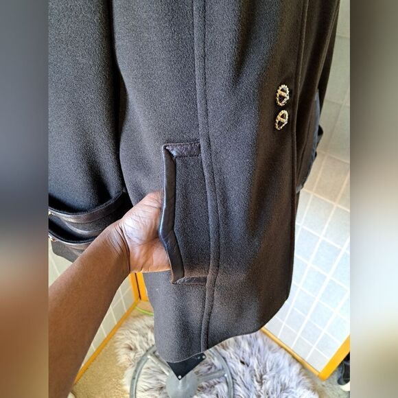 St John Coat  - Picture 5 of 17